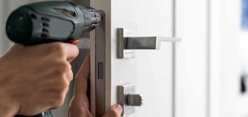 Locksmith For Lock Replacement Near Me in Florence-Graham, CA
